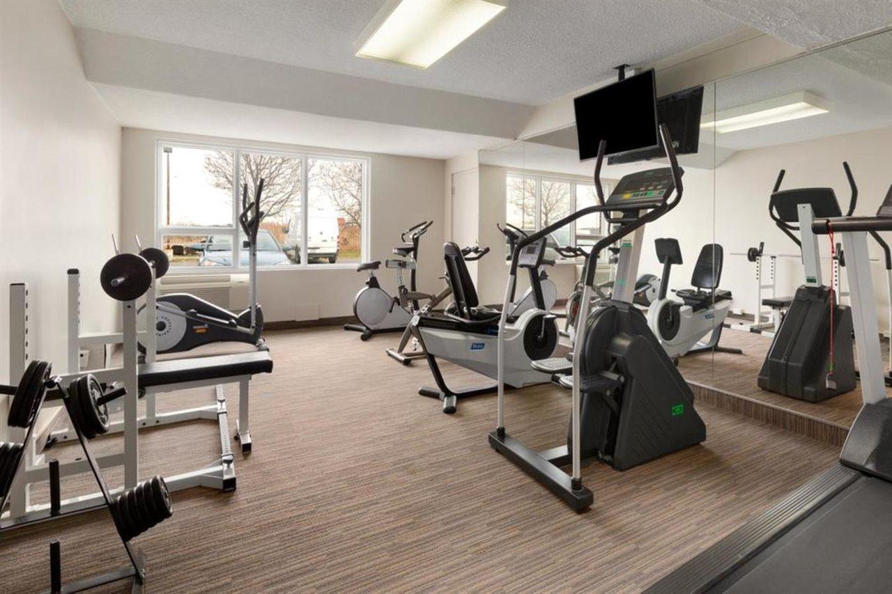 Days Inn By Wyndham Montreal Airport Conference Centre Dorval Ngoại thất bức ảnh