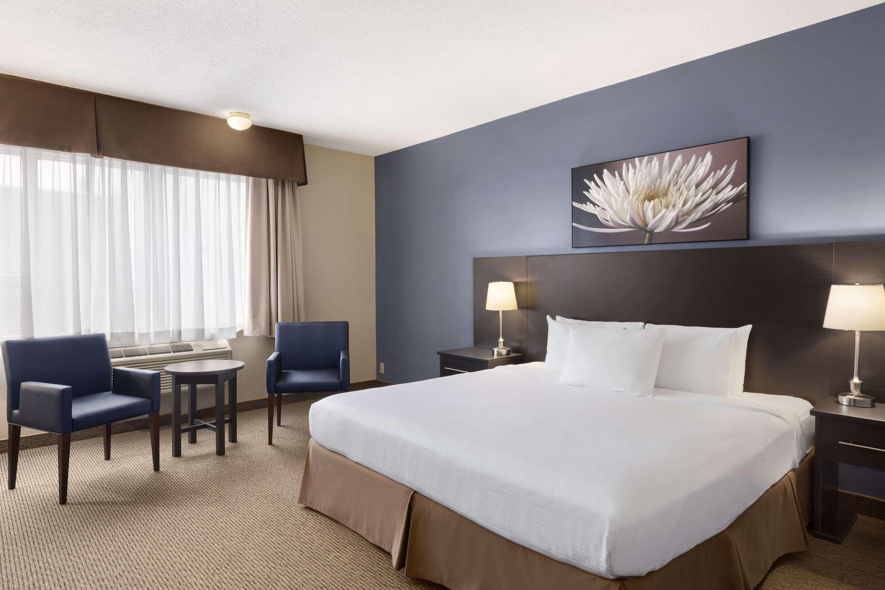 Days Inn By Wyndham Montreal Airport Conference Centre Dorval Ngoại thất bức ảnh