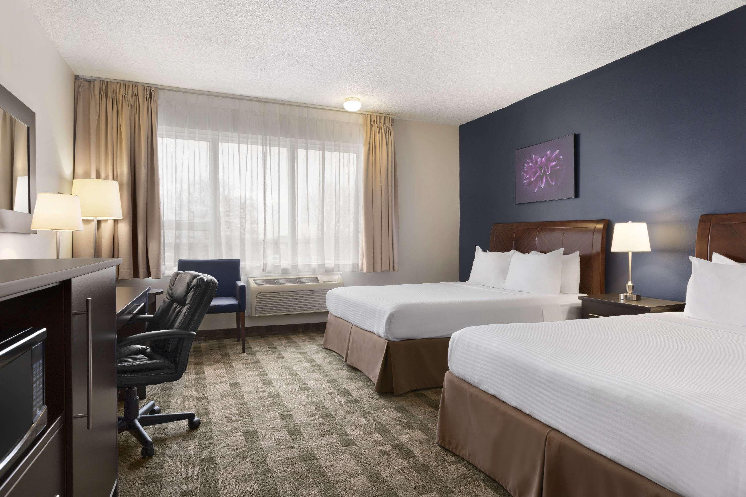 Days Inn By Wyndham Montreal Airport Conference Centre Dorval Ngoại thất bức ảnh