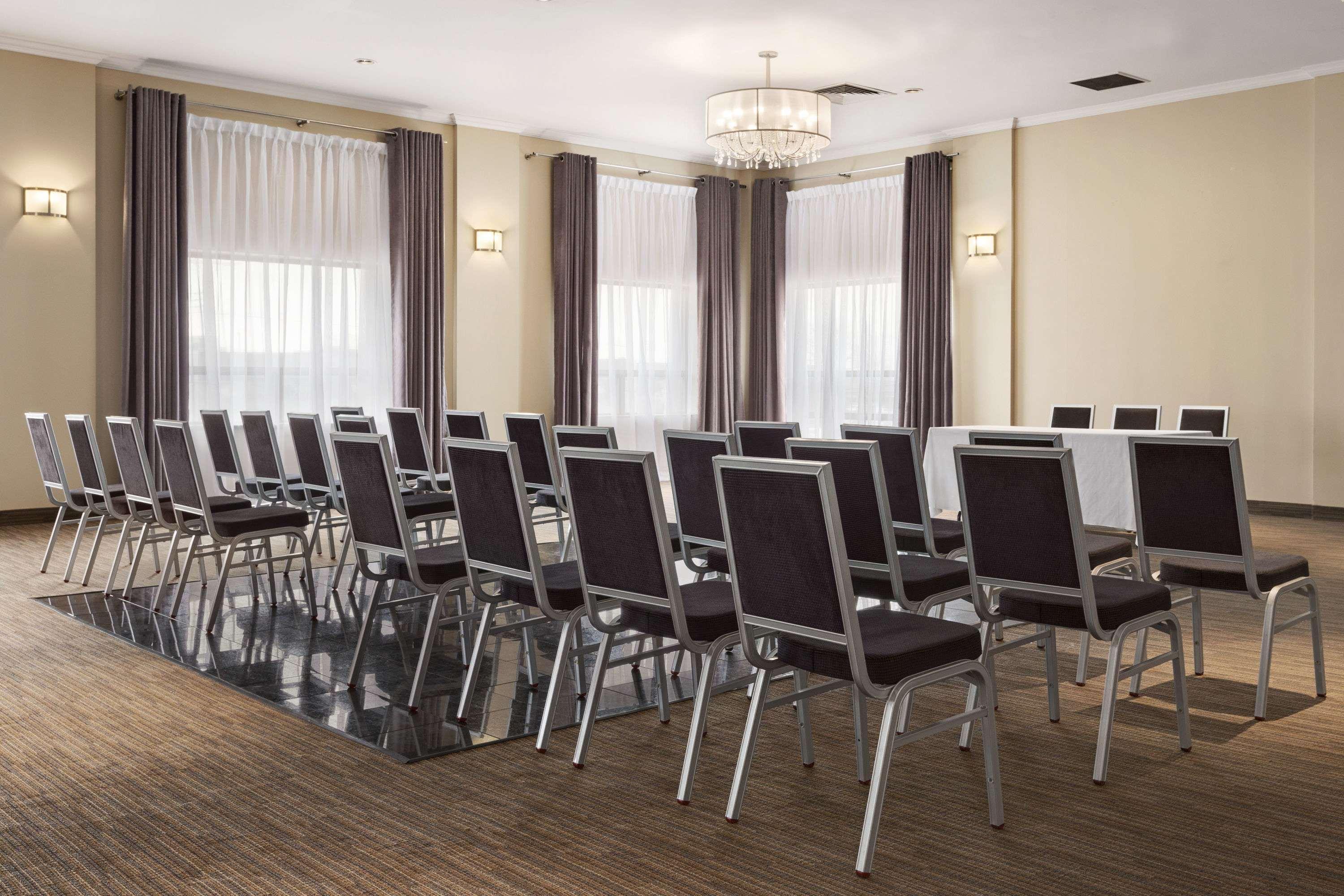 Days Inn By Wyndham Montreal Airport Conference Centre Dorval Ngoại thất bức ảnh