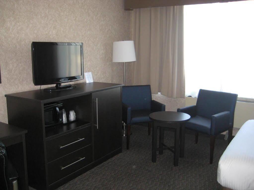 Days Inn By Wyndham Montreal Airport Conference Centre Dorval Ngoại thất bức ảnh